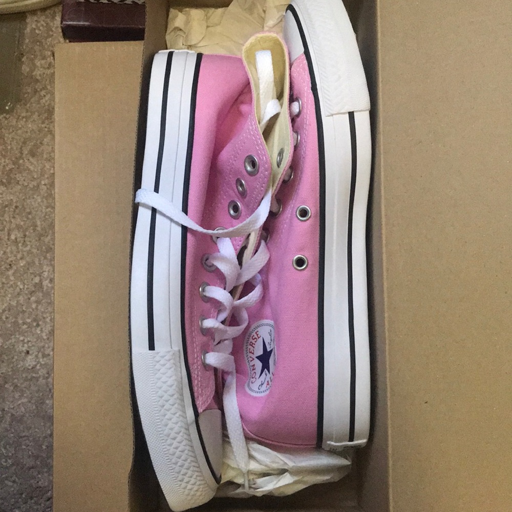 BRAND NEW CONVERSE 💕
